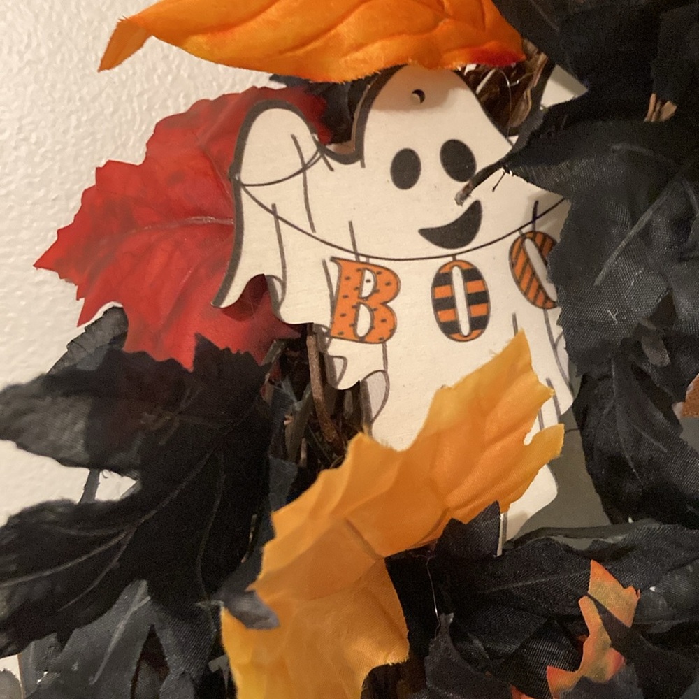 Fun Halloween Wreath - Picture 3 of 6